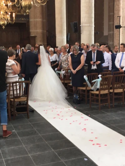 Luxe witte loper op een trouwfeest
