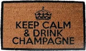 Grappige deurmat tekst: blijf rustig en drink champagne.