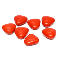 Chocolade hartjes - Rood - Doorsnee 1 cm - Per kilo - 7 stuks op de foto