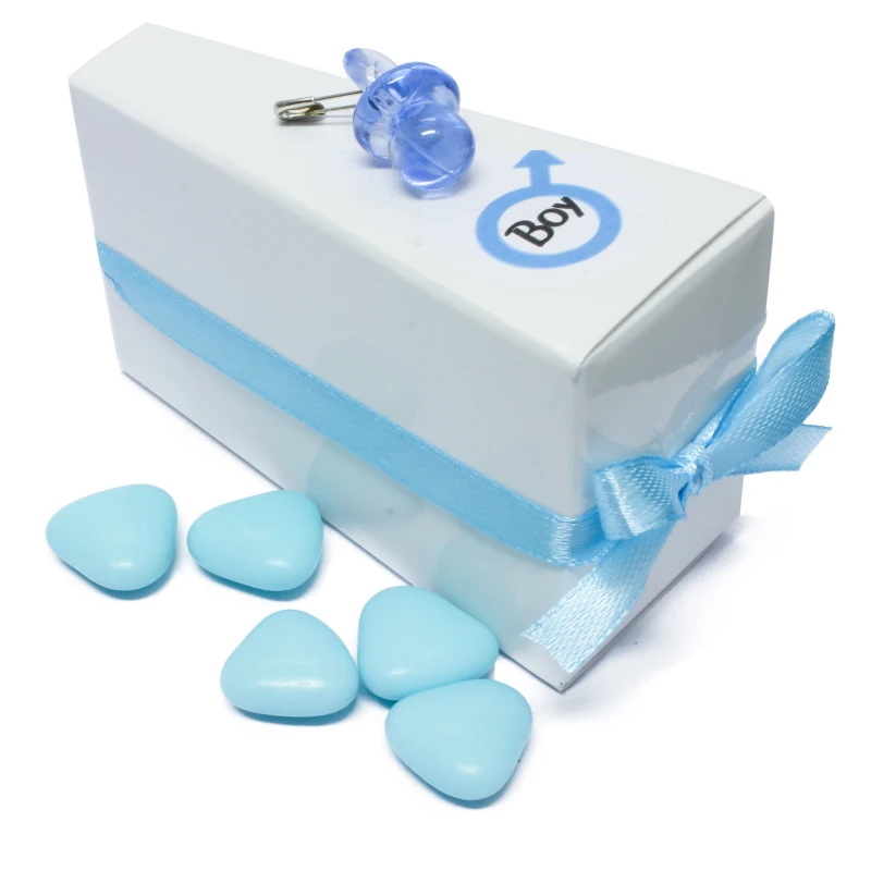 Wit taartpunt doosje met blauw speentje en blauw snoephartjes