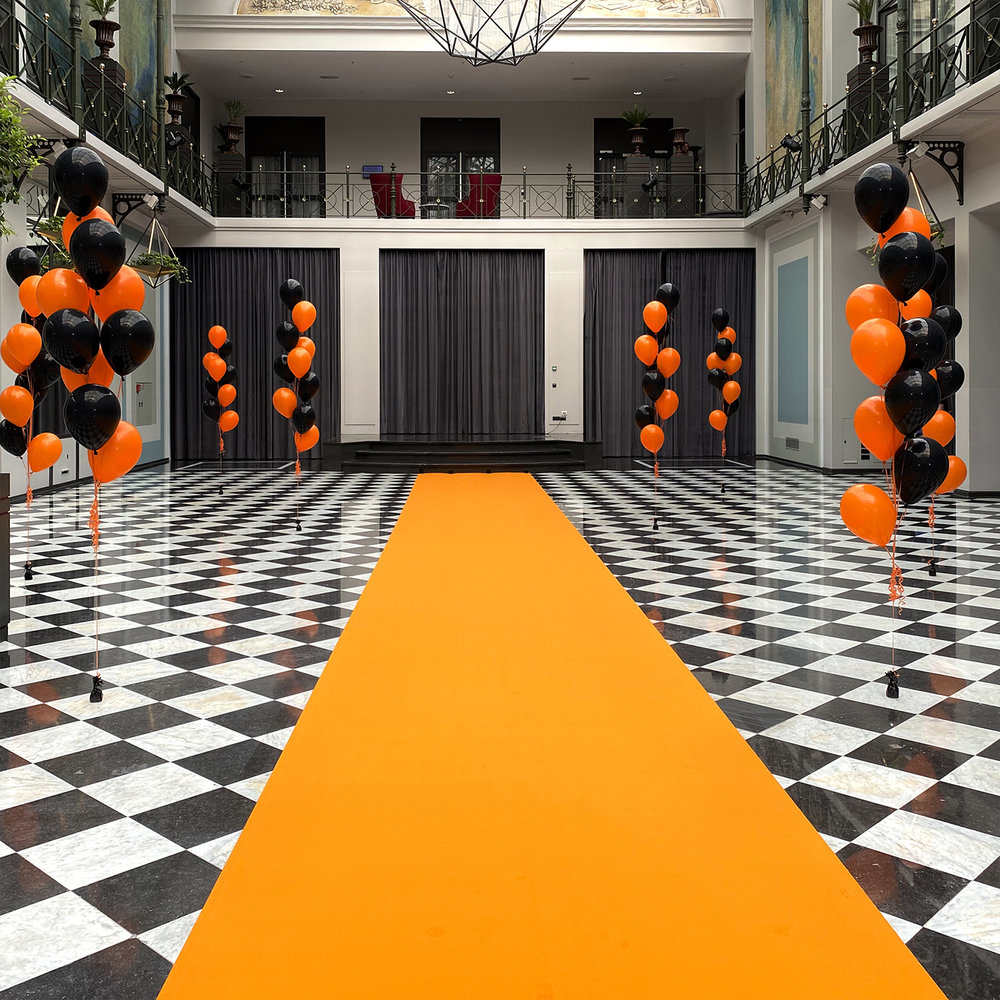 Oranje luxe loper voor Miss Nederland
