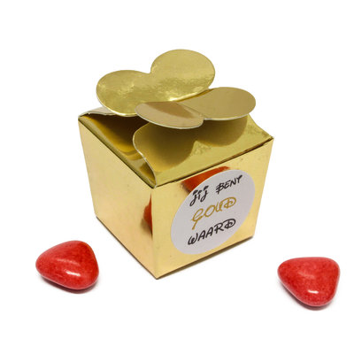 Klein Goud Vlinderdoosje - Gevuld met Chocolade hartjes - Persoonlijke sticker - Bedankje