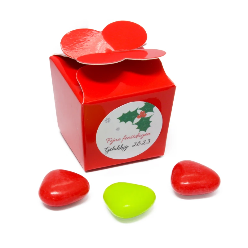 Rood vlinderdoosje versiert als kerstbedankje