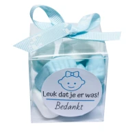 Doorzichtig kubus doosje voor geboorte van jongen bedankje