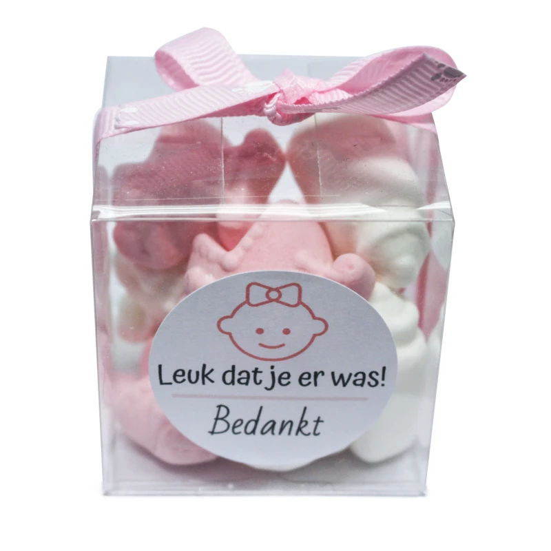 Doorzichtig kubus doosje als geboorte bedankje voor de geboorte van een meisje