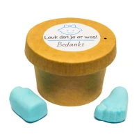 BIO-bekertje met blauwe snoepjes als geboorte bedankje voor een zoontje