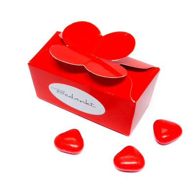 Rood bonbon doosje met vlindersluiting - Gevuld met snoephartjes