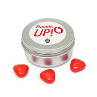 Zilver blikje met rode snoepjes als bedankje voor complimentendag met thumbs up sticker