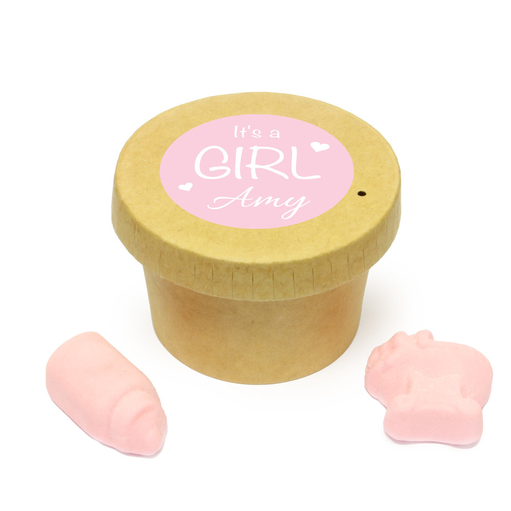 Kraft bekertje met roze snoepjes en persoonlijke sticker it's a girl