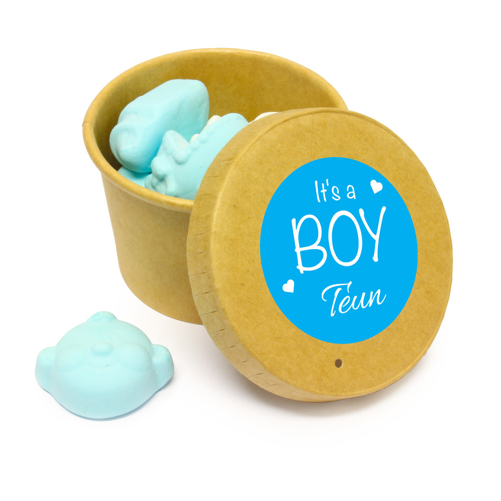 Kraft bekertje met open deksel en blauwe snoepjes en persoonlijke sticker it's a boy