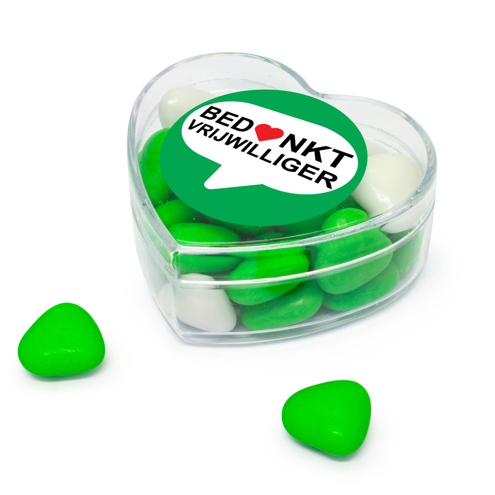 Doosje in de vorm van een hart met groene snoepjes en bedankt vrijwilligersdag sticker