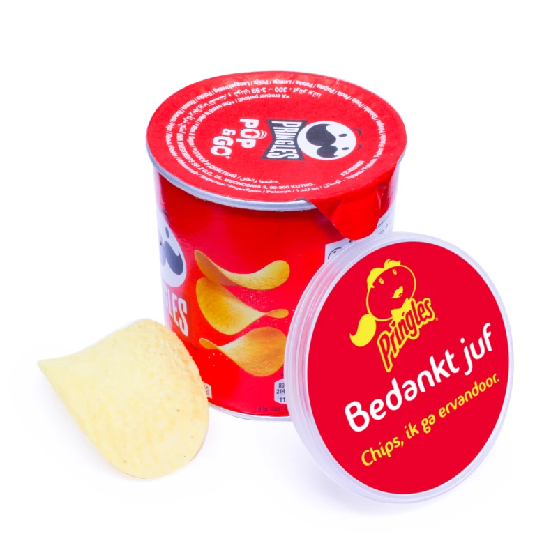 Pringles met bedrukt deksel en bedankt juf sticker