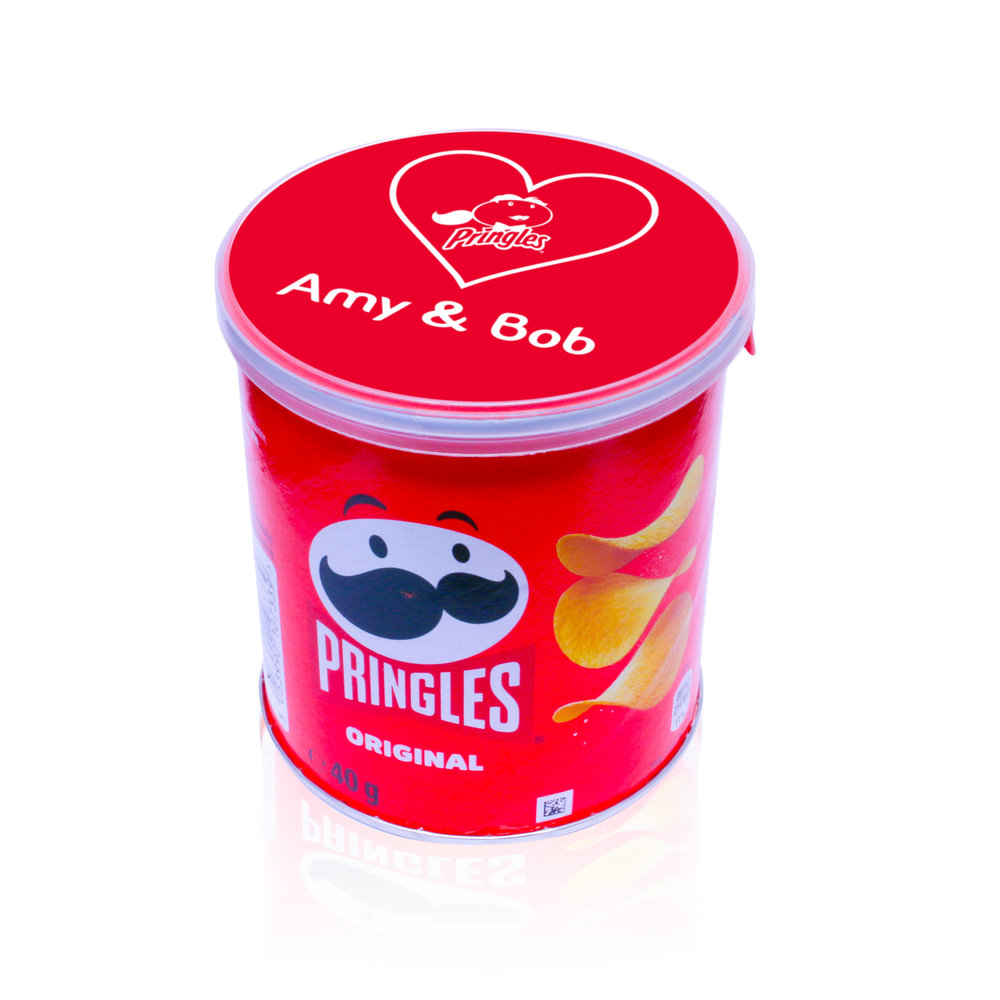 Pringles chips met bedrukte sticker