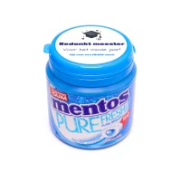 Blauw mentos flesje als einde schooljaar bedankje