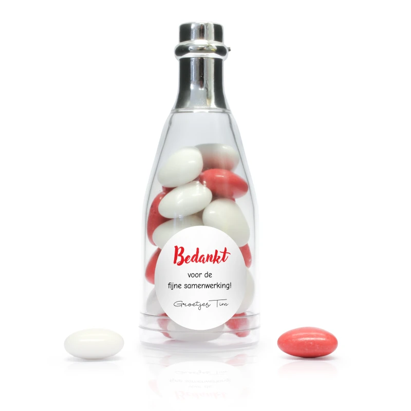 Bedankje champagne flesje met rood witte snoepjes