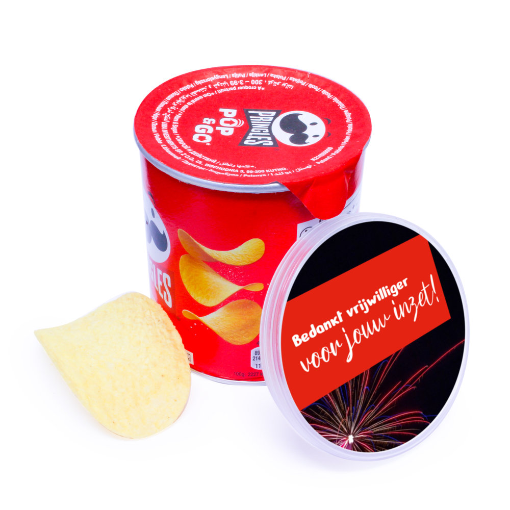 Vrijwilliger bedankje - Pringles chips met persoonlijke sticker