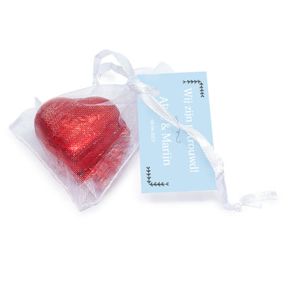 Organza zakjes met chocolade harten - Persoonlijk kaartje - Bruiloft bedankje