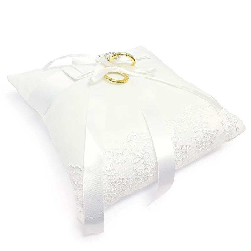 Ring kussen voor trouwen met wit kant