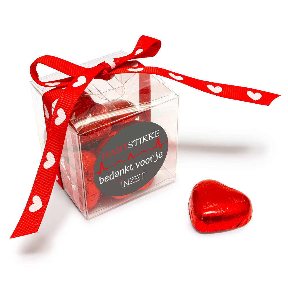 Hartjes bedankje - Transparant kubus doosje met hart bonbons