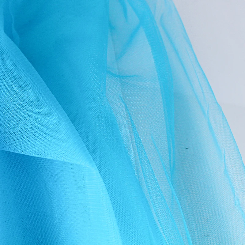 Tule licht blauw op maat