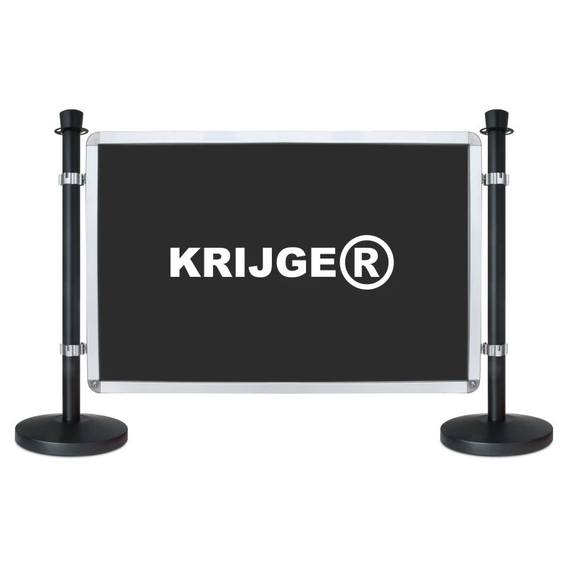 Zwarte afzetpaaltjes met chroom aluminium Krijger banner