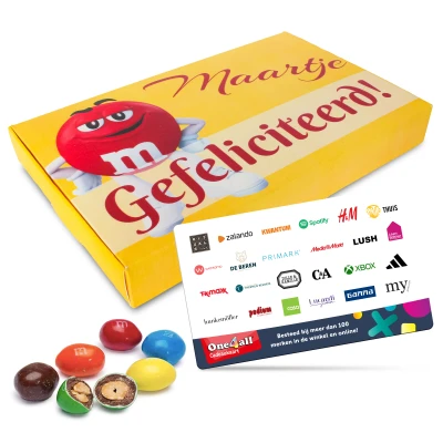 Gepersonaliseerd cadeaudoosje met cadeaukaart en M&M's