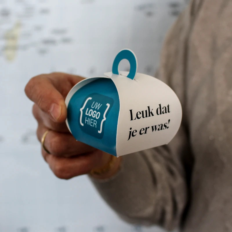 Snoepdoosje met hanger in hand