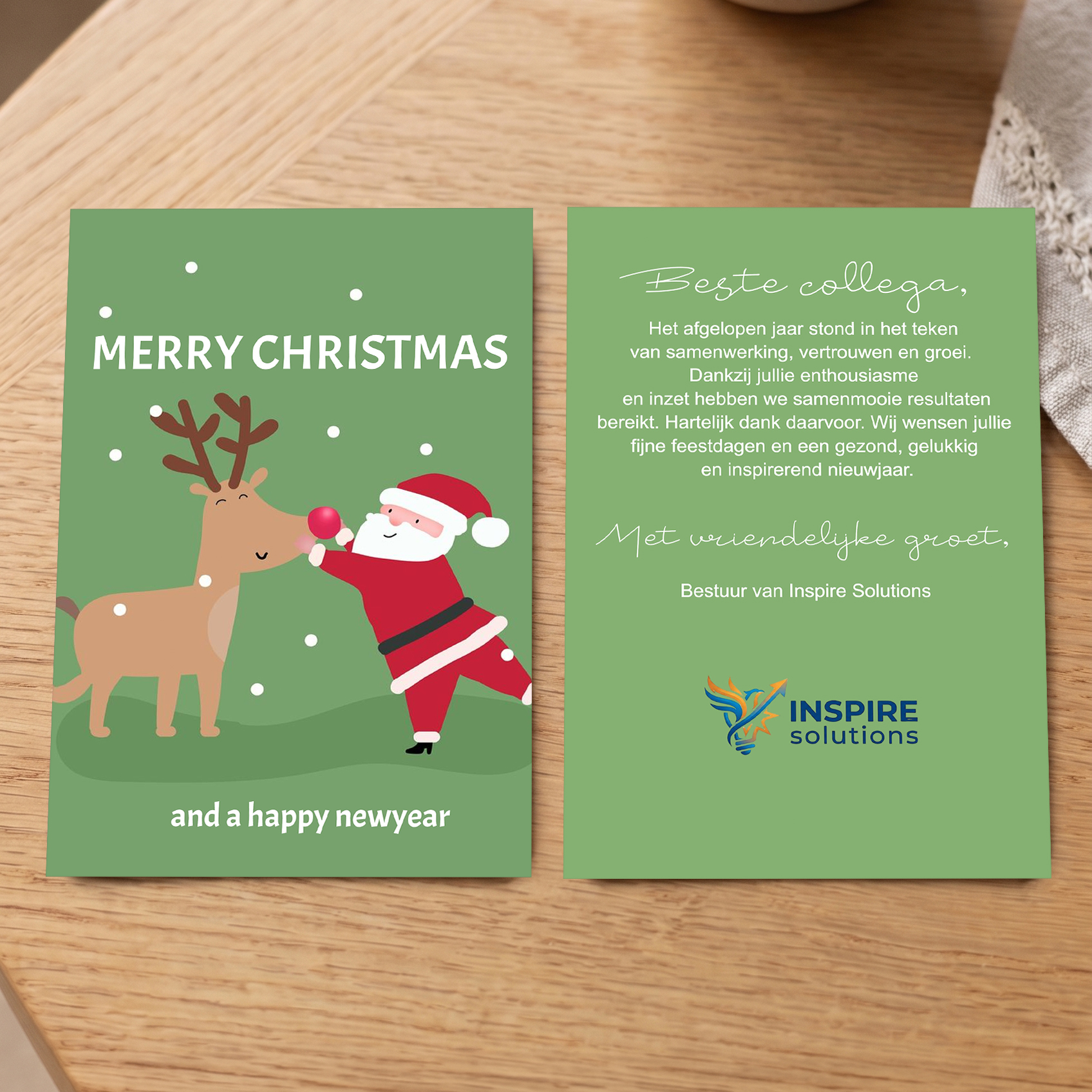 Zakelijk kerst kaartje met kerstman en Rudolph het rendier - Dubbelzijdig op tafel - Zelf aan te passen