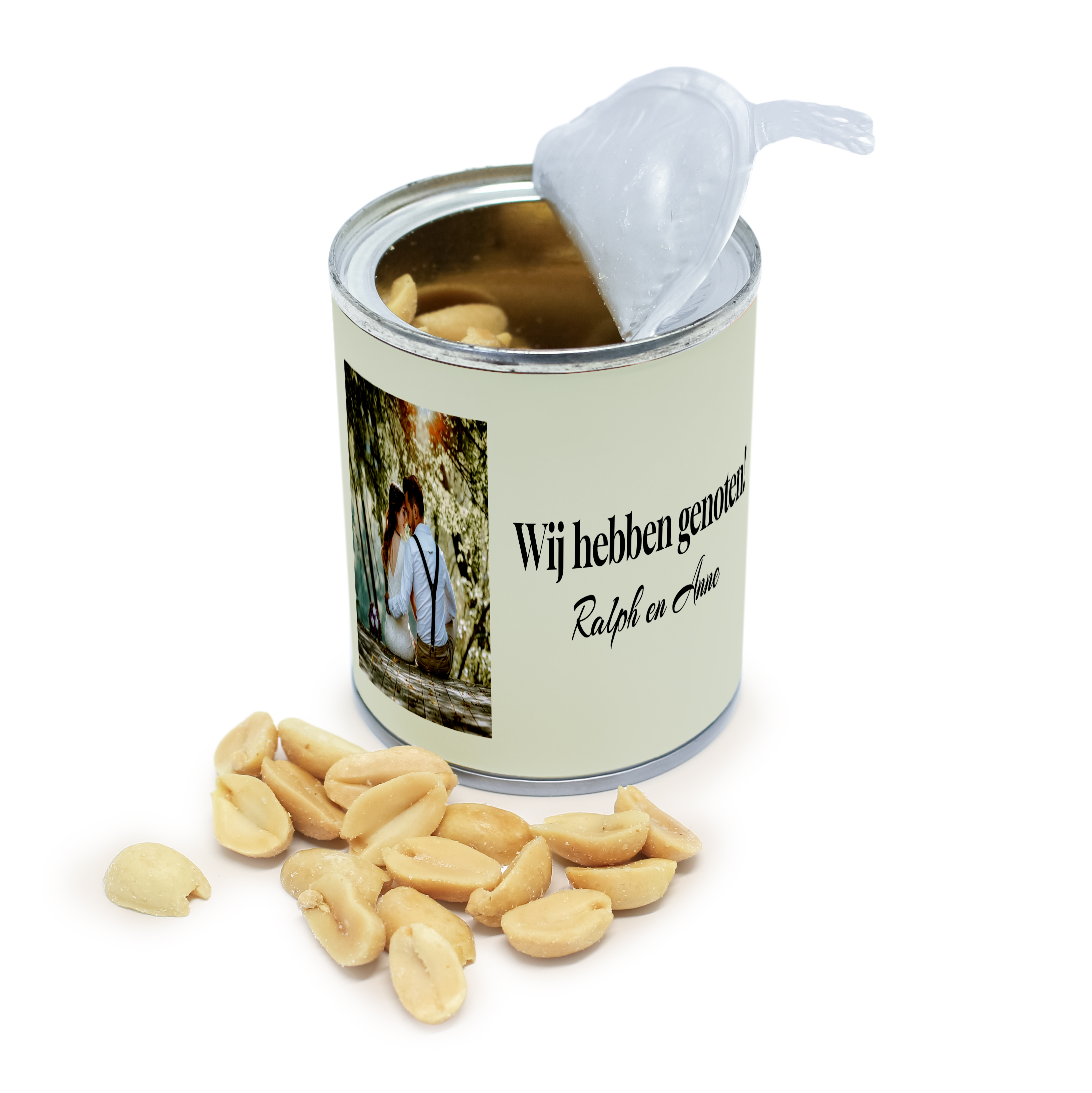 Pinda blikje met eigen wikkel als bruiloft give away of voor op tafel