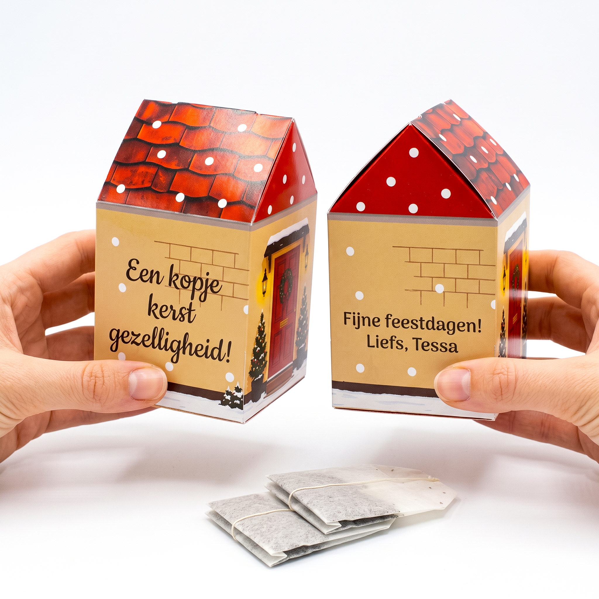 Kerst en Feestdagen thee huisje als persoonlijk bedankje in handen